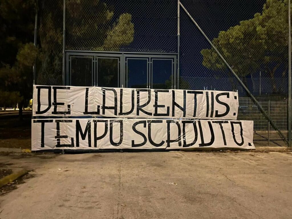 Bari striscione De Laurentiis