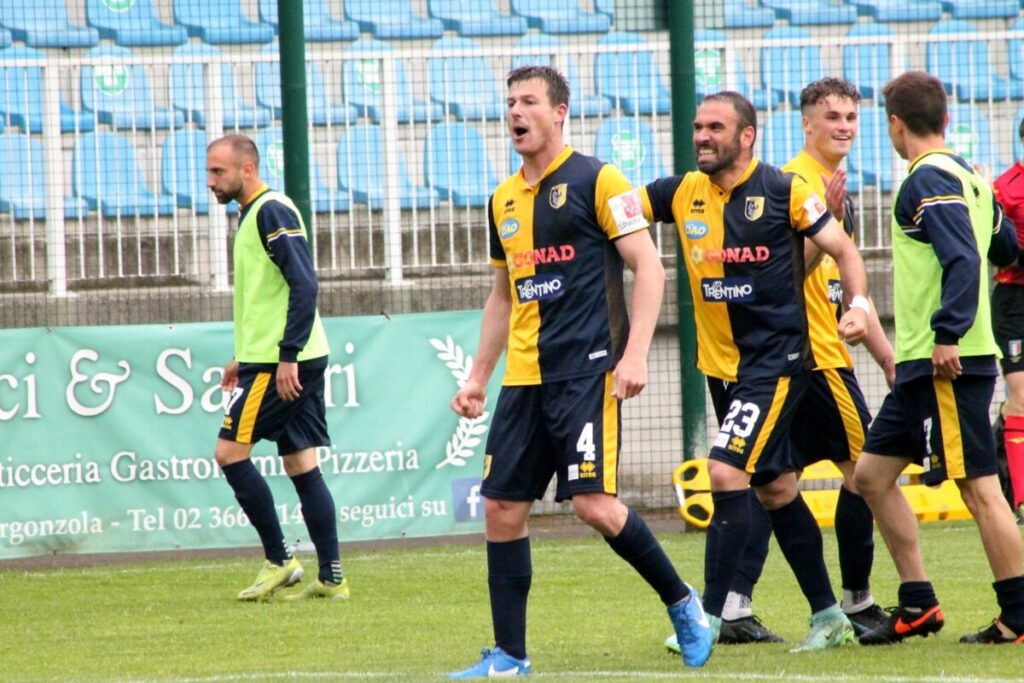L'esultanza di Trainotti dopo il gol-2